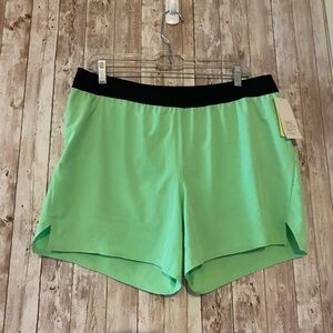 All in motion NEW Women's Green Shorts size Large 5" Run shorts NWT